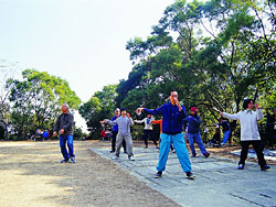 太 極 台