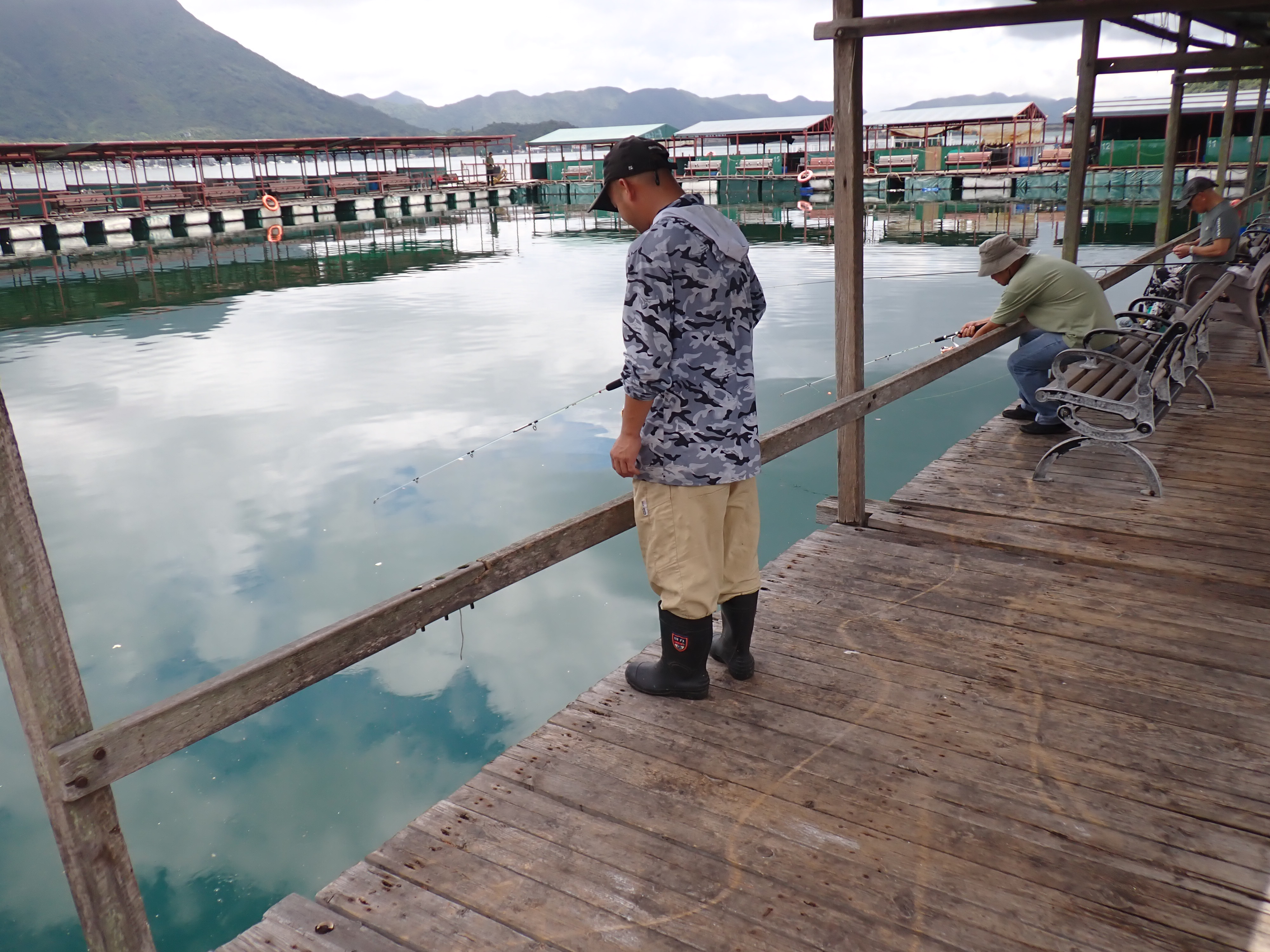 Leisure Fishing on Mariculture Rafts 4