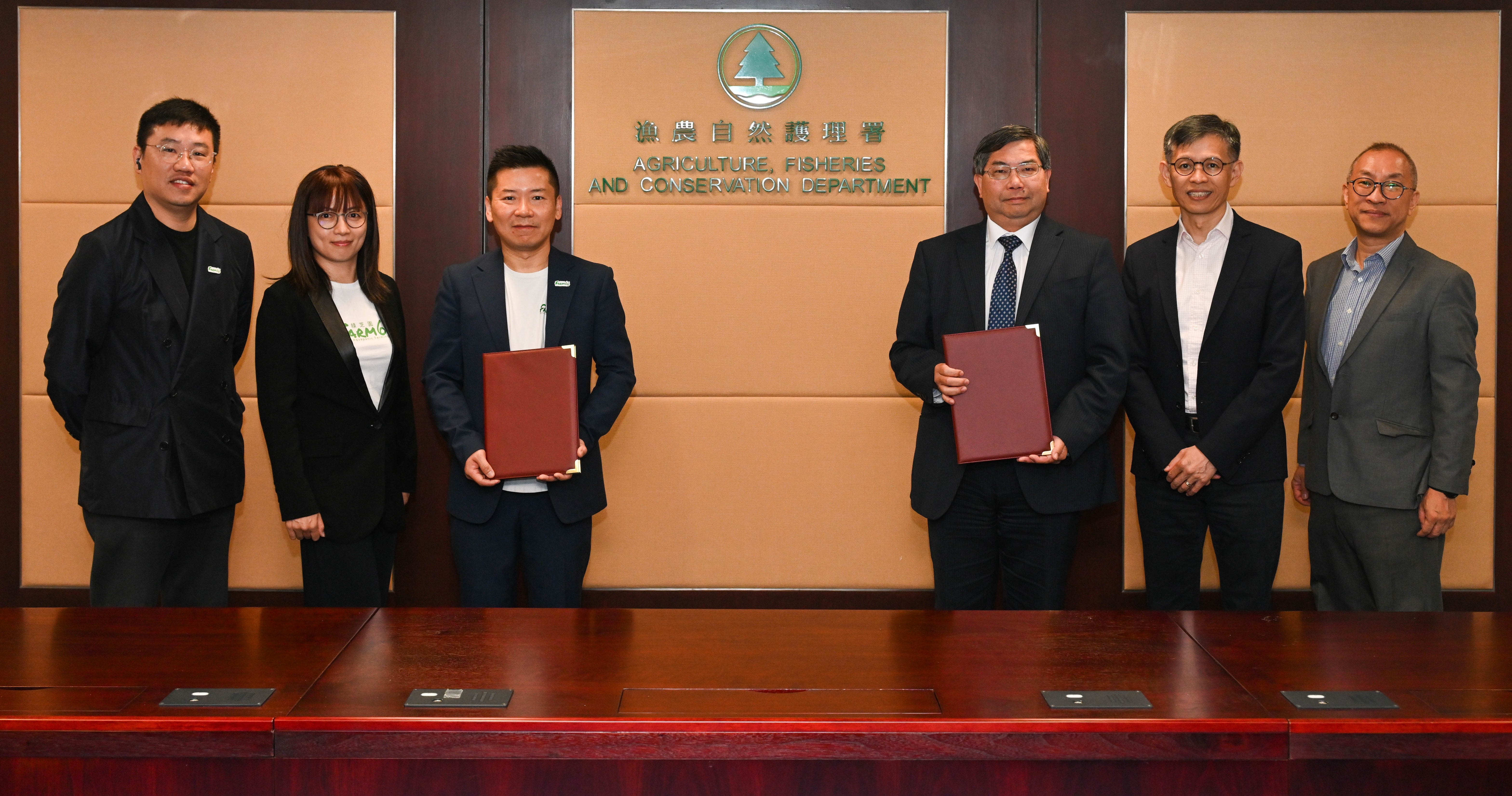 AFCD signs contract for Pilot Project on Urban Farming in Ma On Shan Sai Sha Road Garden (3)