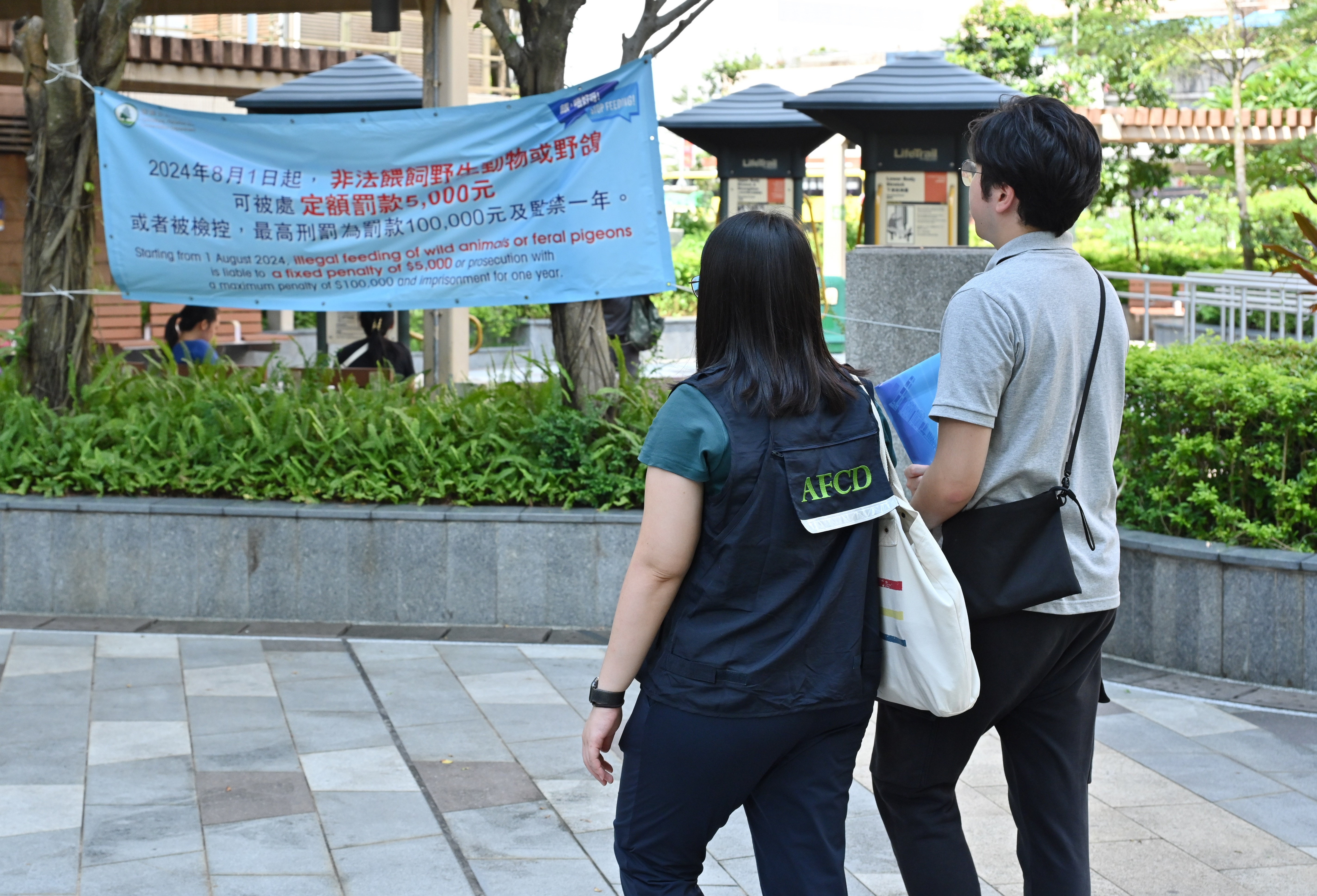 AFCD steps up enforcement to combat illegal feeding of wild animals and feral pigeons (3)