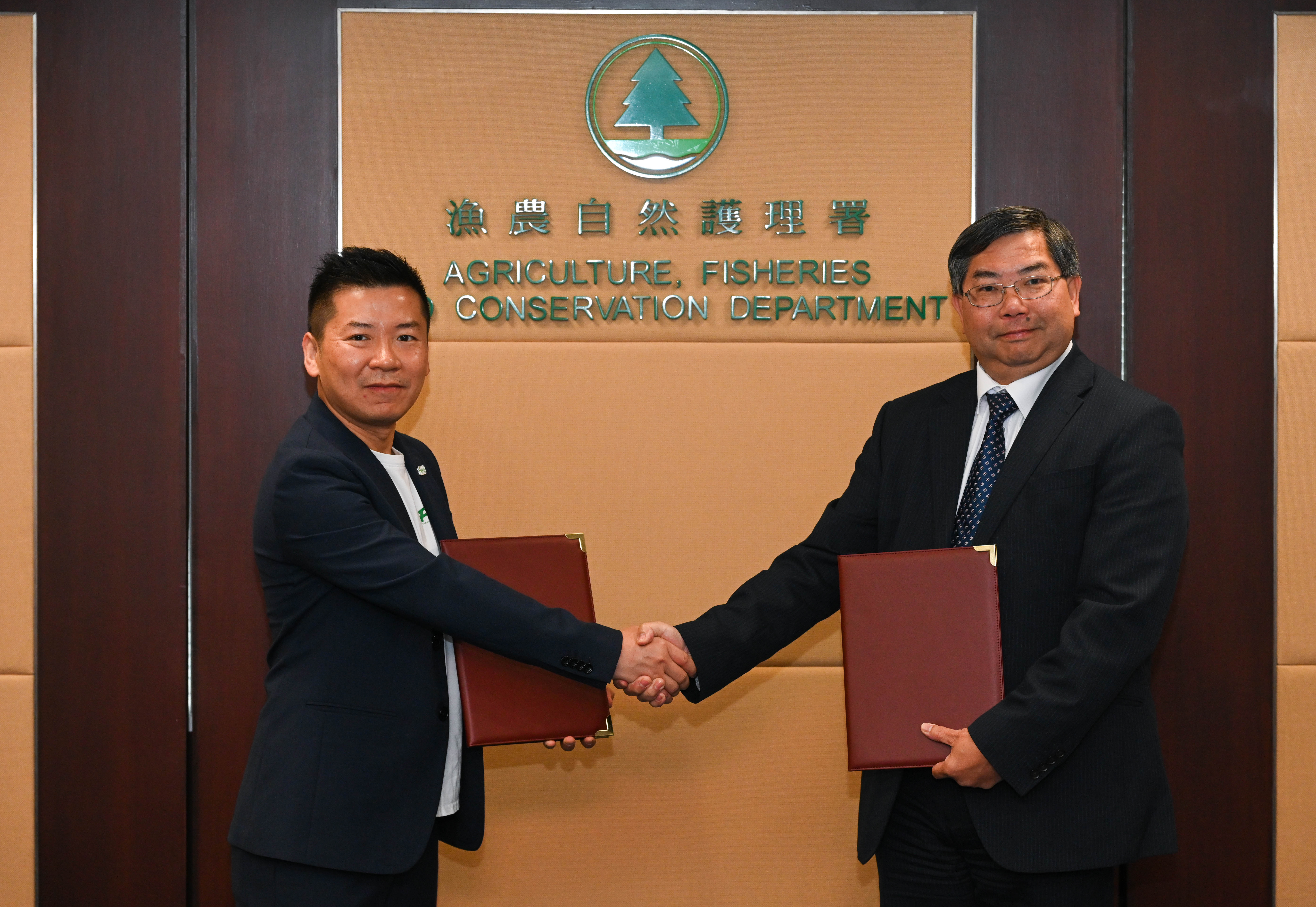 AFCD signs contract for Pilot Project on Urban Farming in Ma On Shan Sai Sha Road Garden (2)