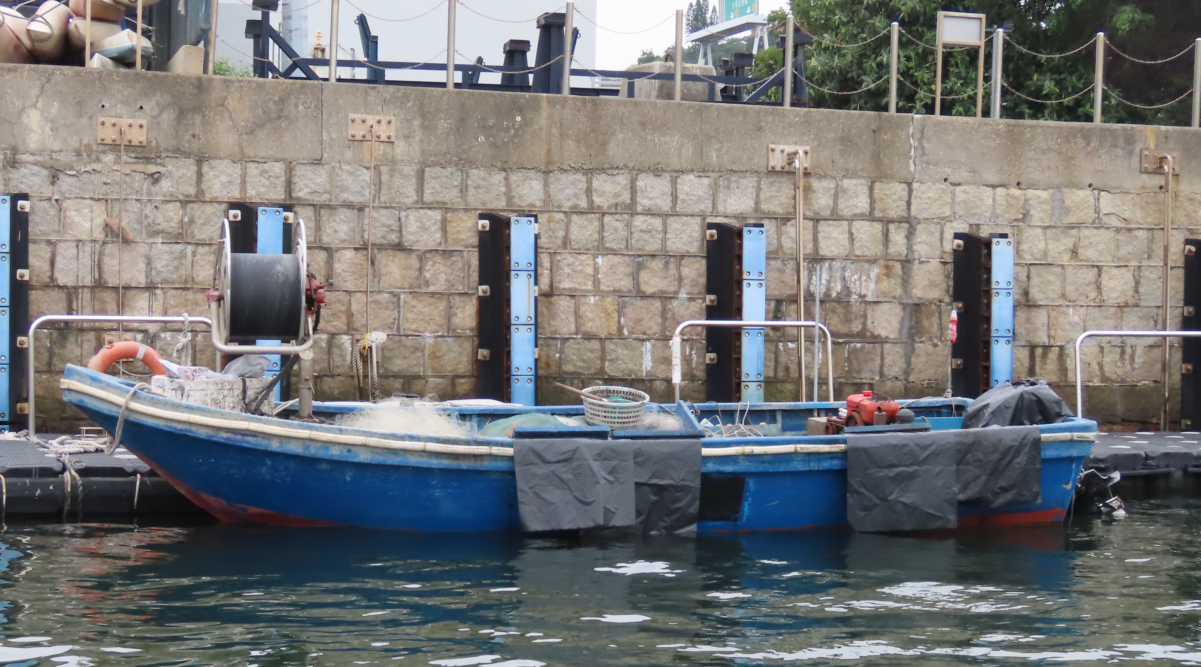 AFCD charges Mainland fishermen suspected of illegal fishing in marine park