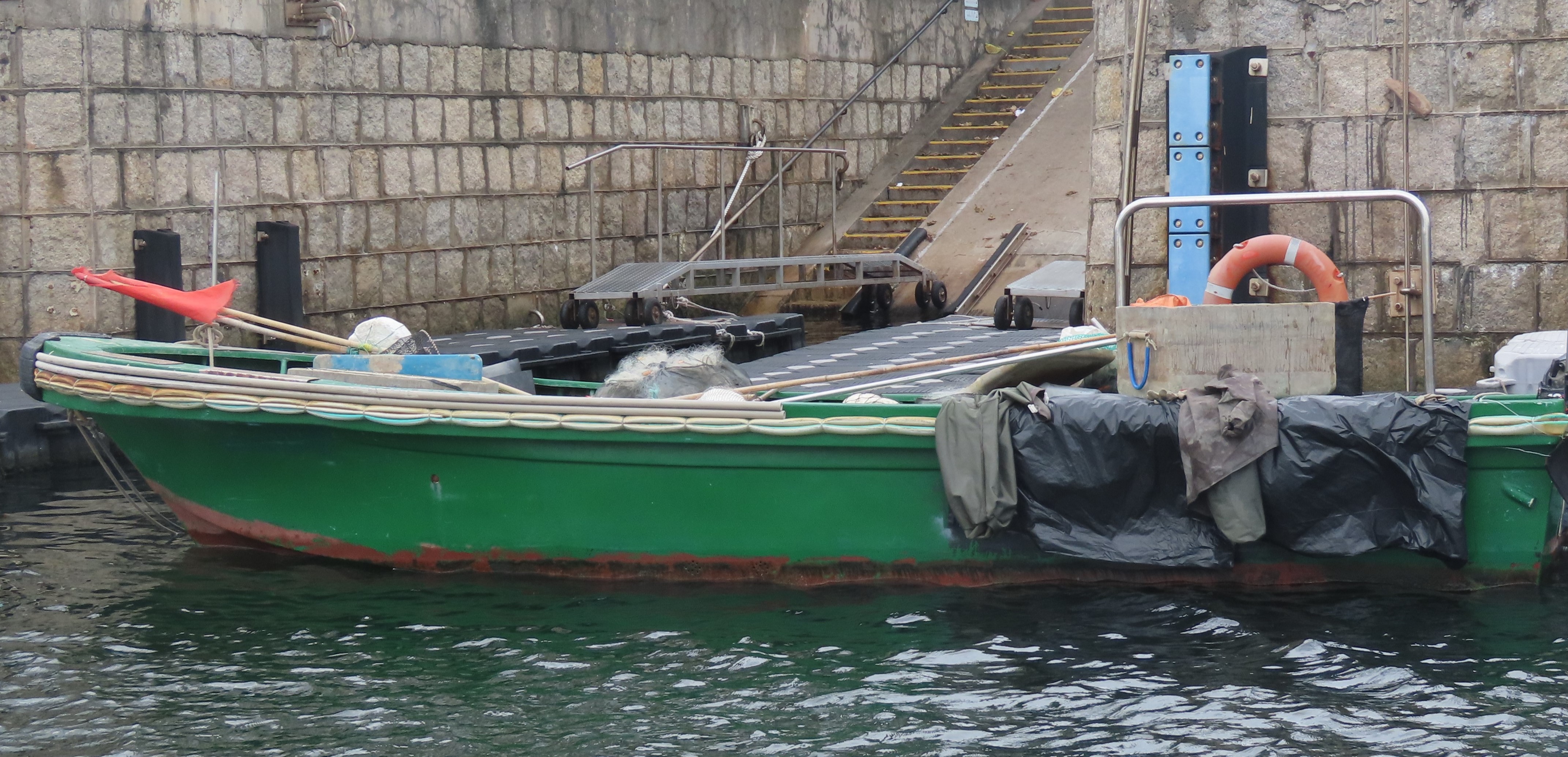 Mainland fishermen convicted of operating illegally in Hong Kong waters given suspended jail sentence