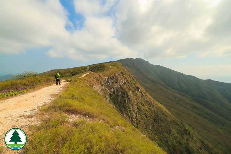 屏 風 山