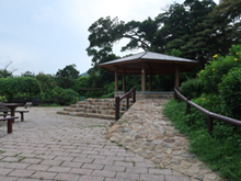 無 障 礙 涼 亭